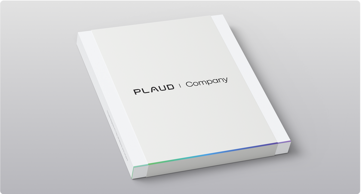 「PLAUD | Company」のロゴが中央に配置された白い製品パッケージ